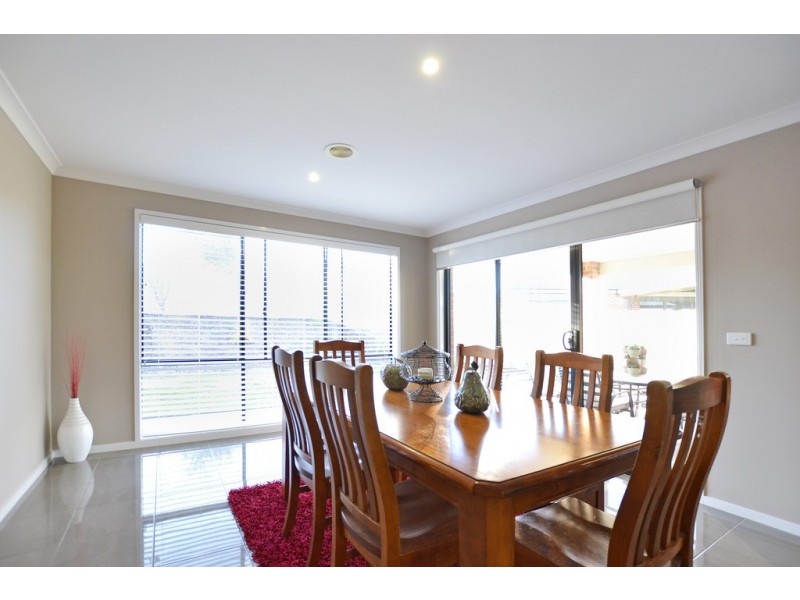 13 Londonderry Way, Epsom VIC 3551
