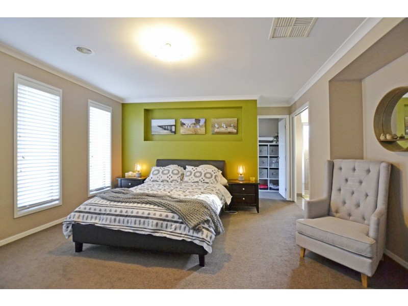 13 Londonderry Way, Epsom VIC 3551