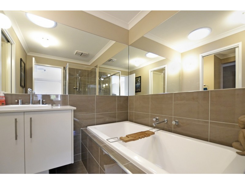 13 Londonderry Way, Epsom VIC 3551