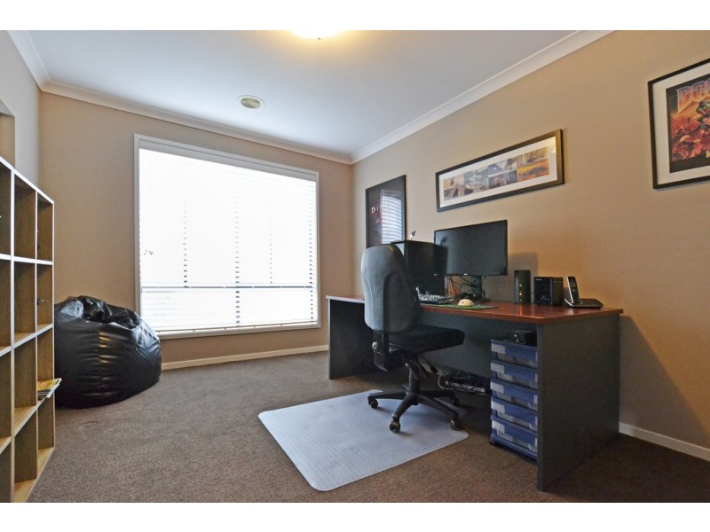 13 Londonderry Way, Epsom VIC 3551