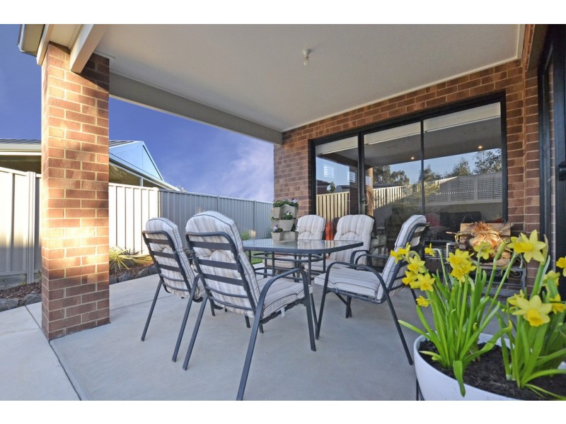 13 Londonderry Way, Epsom VIC 3551