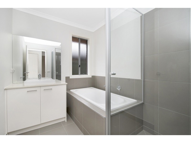 16 Diva Way, Huntly VIC 3551