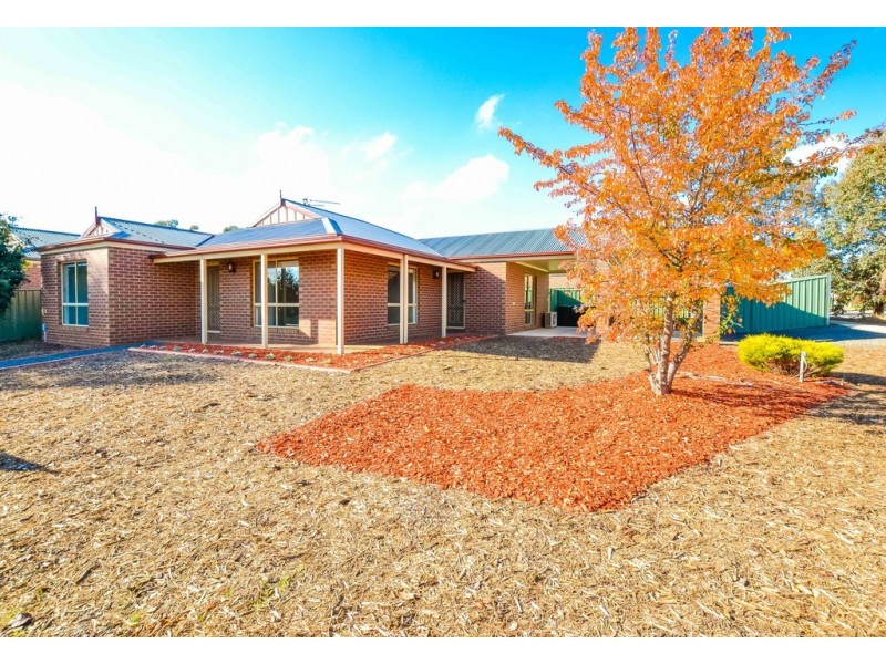 9 Highland Way, Maiden Gully VIC 3551