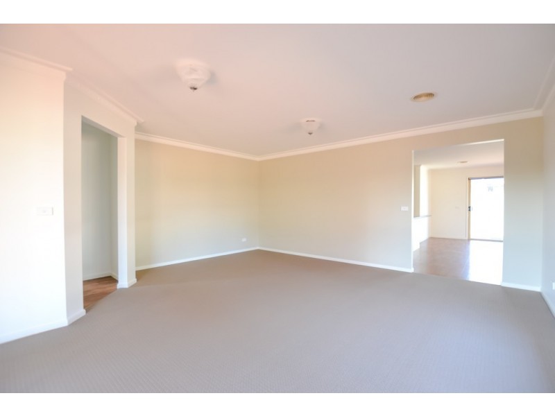9 Highland Way, Maiden Gully VIC 3551