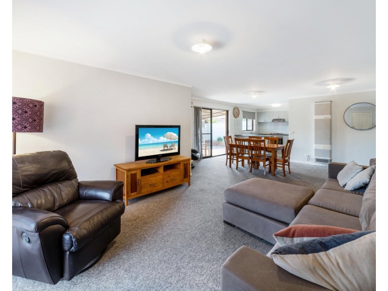 11 Goodenia Avenue, Kangaroo Flat VIC 3555