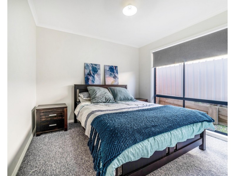 11 Goodenia Avenue, Kangaroo Flat VIC 3555