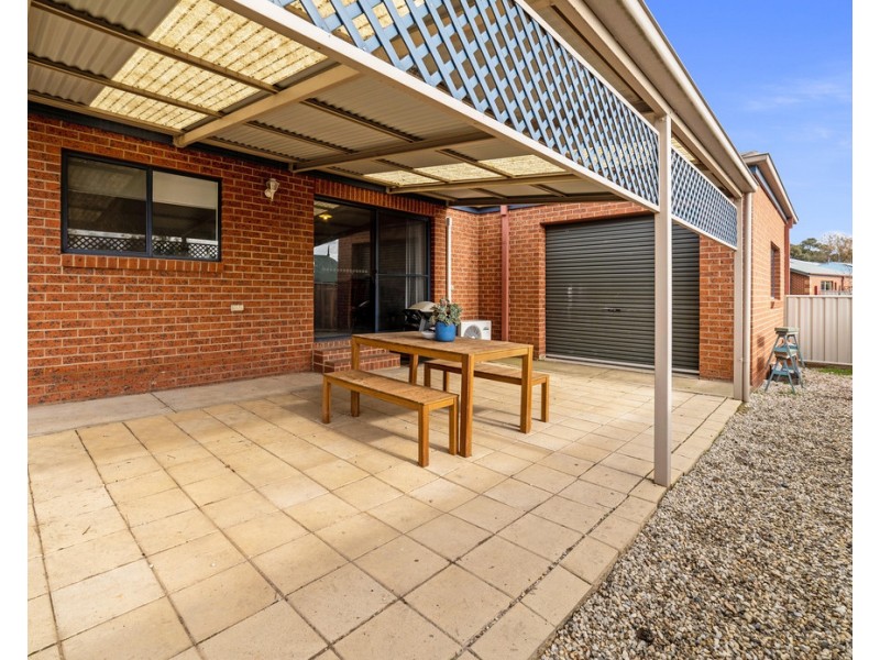 11 Goodenia Avenue, Kangaroo Flat VIC 3555