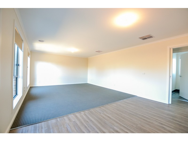 14 Rothchild Close, Epsom VIC 3551