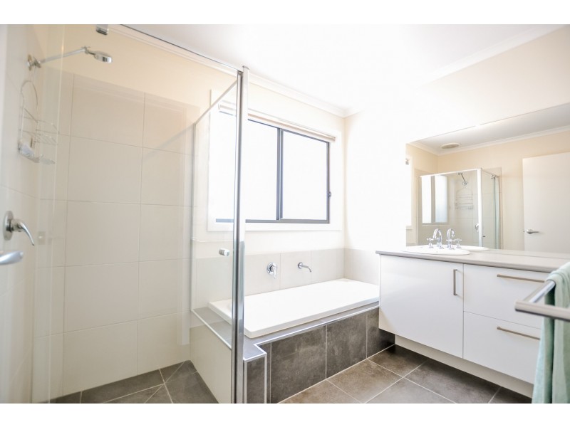 14 Rothchild Close, Epsom VIC 3551