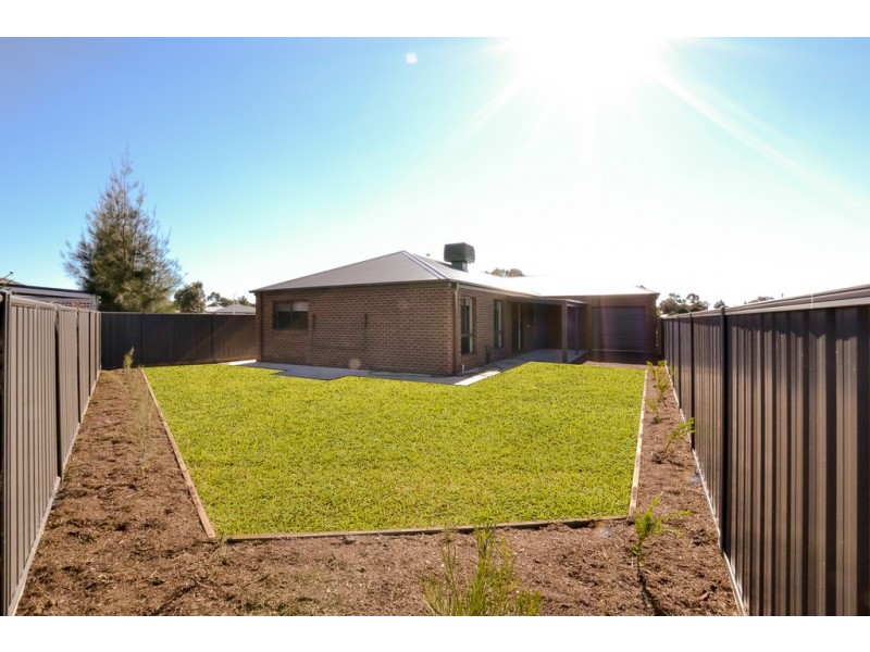 14 Rothchild Close, Epsom VIC 3551