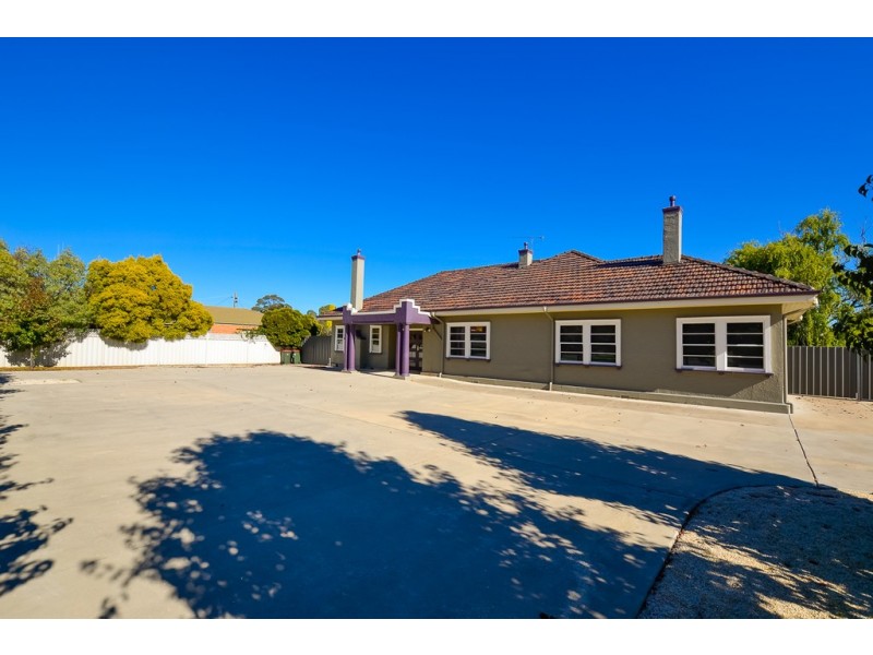 240 High Street, Kangaroo Flat VIC 3555