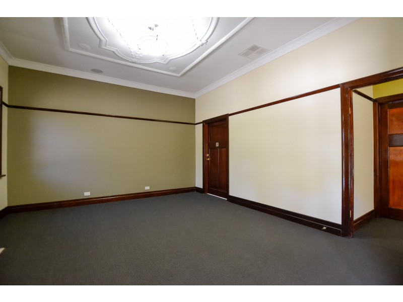 240 High Street, Kangaroo Flat VIC 3555