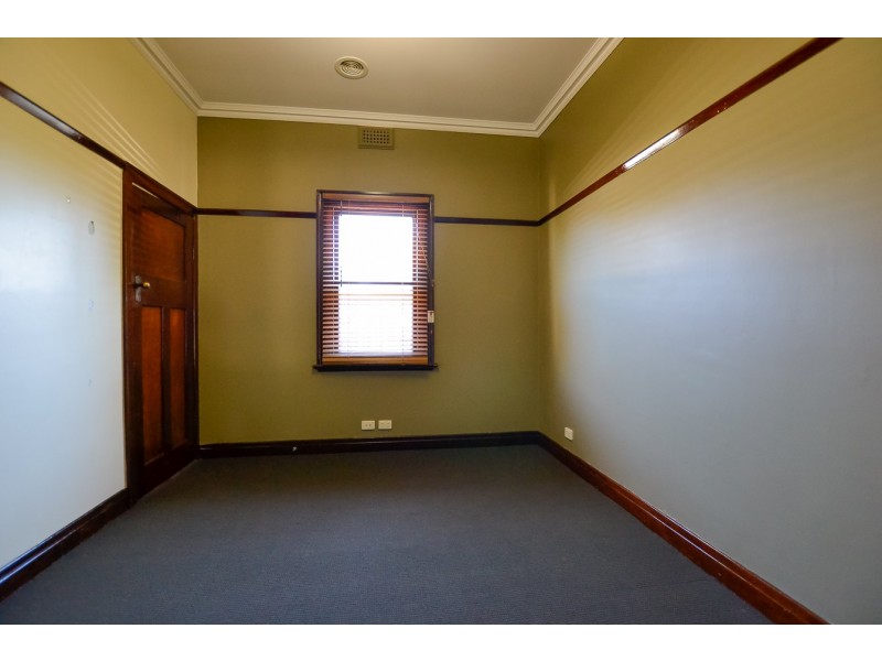 240 High Street, Kangaroo Flat VIC 3555