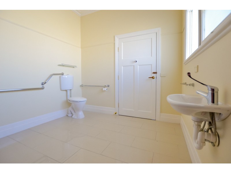 240 High Street, Kangaroo Flat VIC 3555