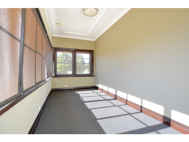 240 High Street, Kangaroo Flat VIC 3555