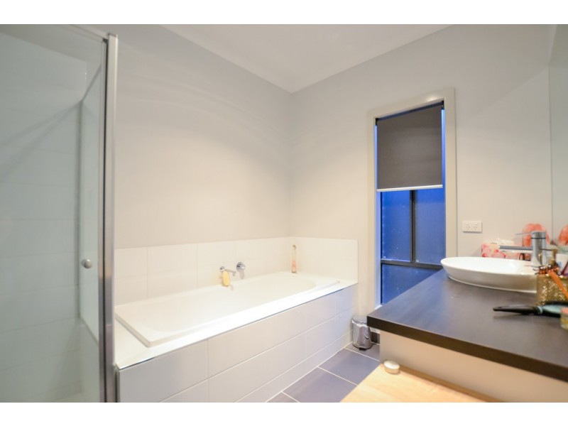 55 Greenfield Drive, Epsom VIC 3551