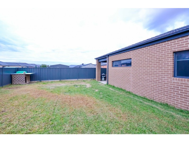 55 Greenfield Drive, Epsom VIC 3551