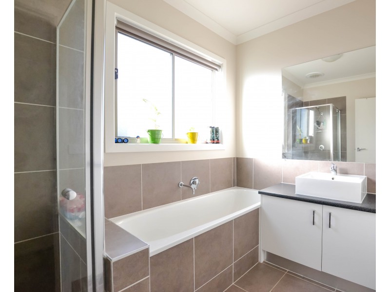 29 Greenfield Drive, Epsom VIC 3551