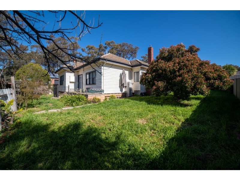 19 Lowe Street, Kangaroo Flat VIC 3555