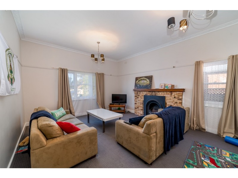 19 Lowe Street, Kangaroo Flat VIC 3555