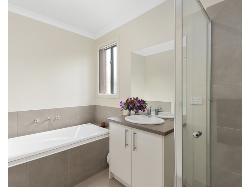 11 Eaglewood Way, California Gully VIC 3556