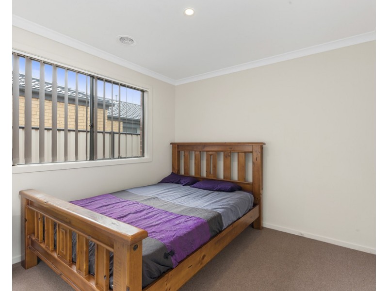 11 Eaglewood Way, California Gully VIC 3556