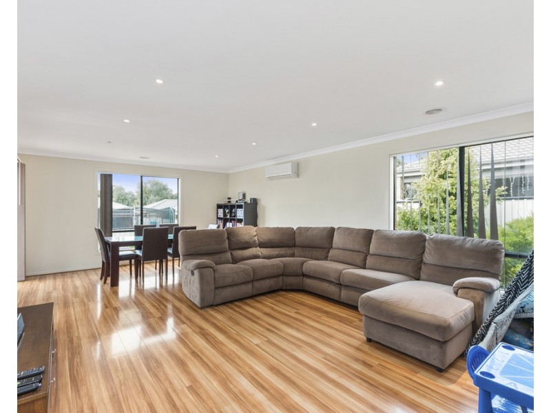 11 Eaglewood Way, California Gully VIC 3556