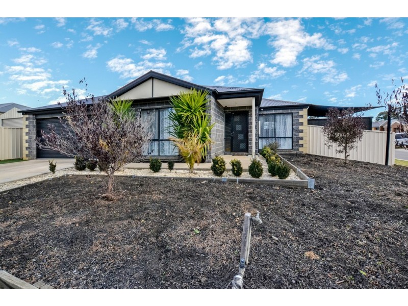25 Westwood Drive, California Gully VIC 3556