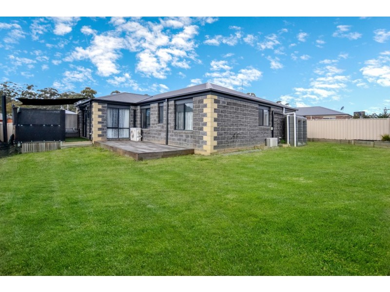 25 Westwood Drive, California Gully VIC 3556