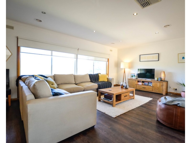 9 Albert Avenue, Strathdale VIC 3550