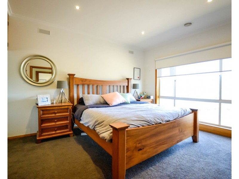 9 Albert Avenue, Strathdale VIC 3550