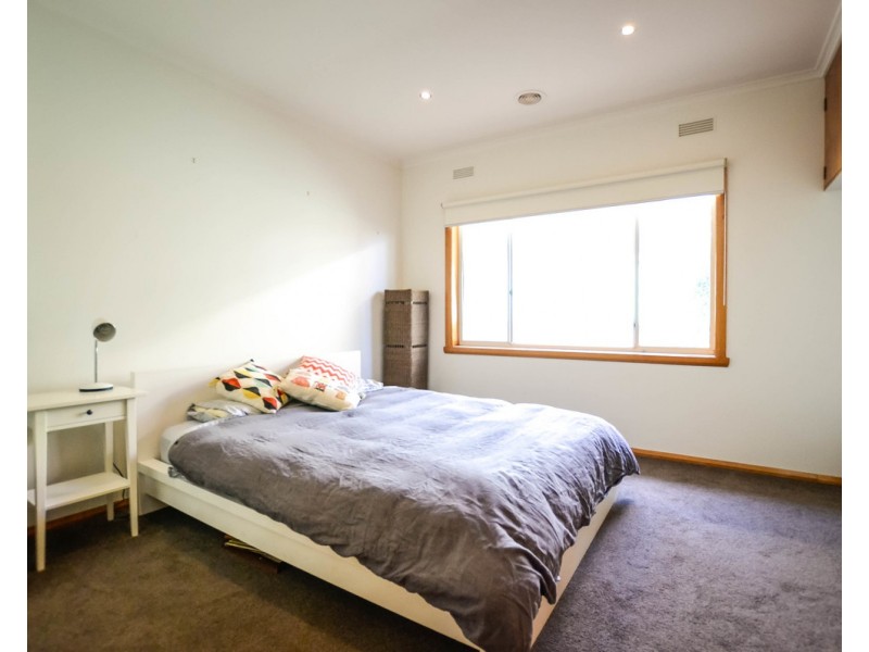 9 Albert Avenue, Strathdale VIC 3550