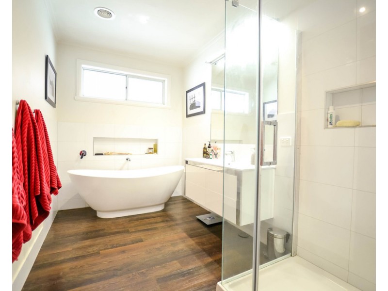 9 Albert Avenue, Strathdale VIC 3550