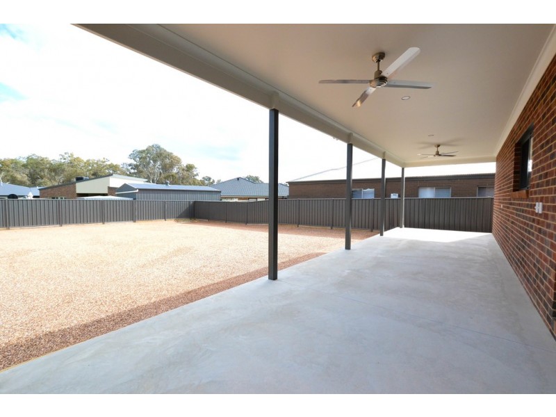 18 Coomoora Circuit, Strathfieldsaye VIC 3551