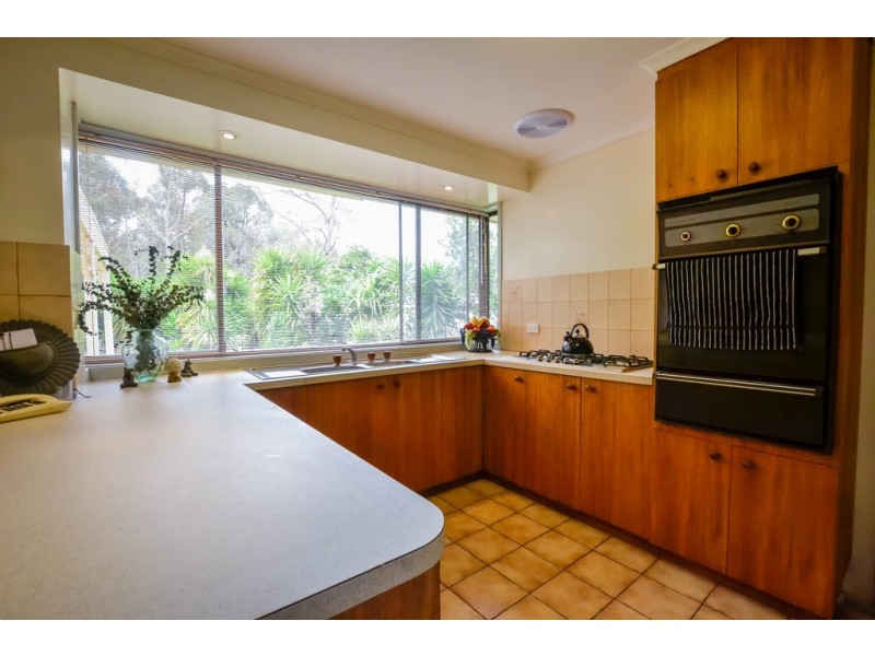 13 Yeramba Close, Strathdale VIC 3550