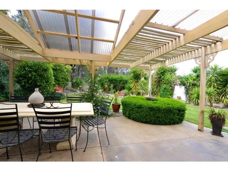 13 Yeramba Close, Strathdale VIC 3550