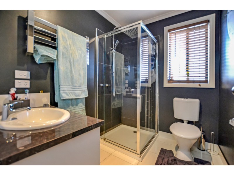 25 Westwood Drive, California Gully VIC 3556