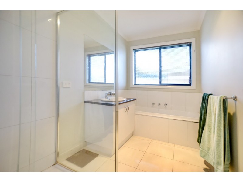 25 Westwood Drive, California Gully VIC 3556