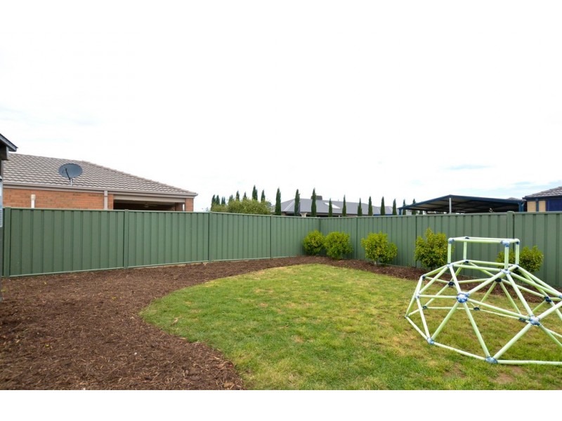 23 Caulfield Drive, Ascot VIC 3551
