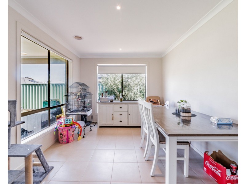 17 Gladeville Dr, Jackass Flat VIC 3556