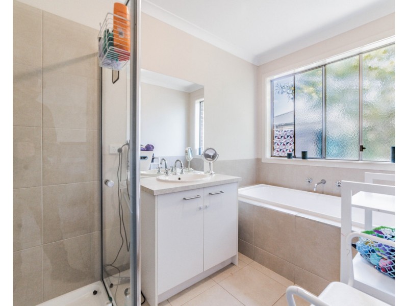 17 Gladeville Dr, Jackass Flat VIC 3556