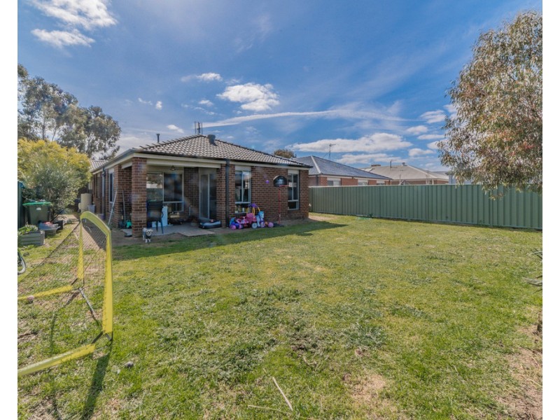 17 Gladeville Dr, Jackass Flat VIC 3556