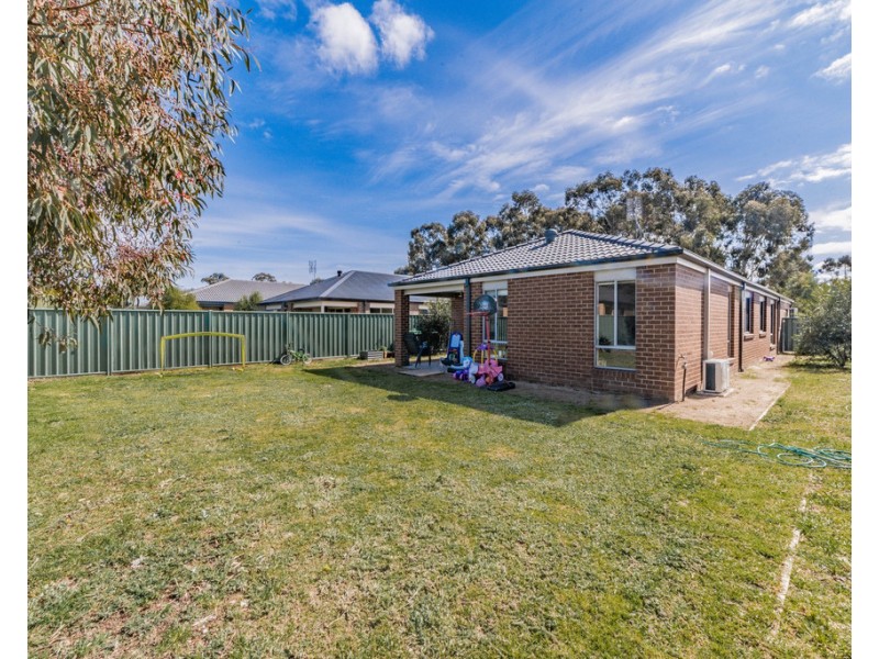 17 Gladeville Dr, Jackass Flat VIC 3556