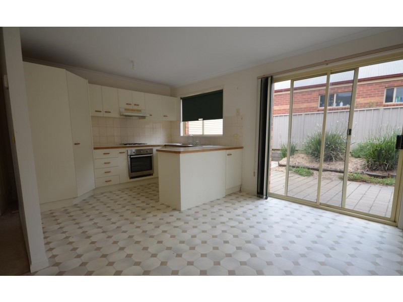 8 Sunrise Court, Strathdale VIC 3550