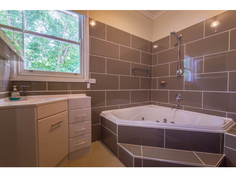 10 Mackenzie Street West, Golden Square VIC 3555