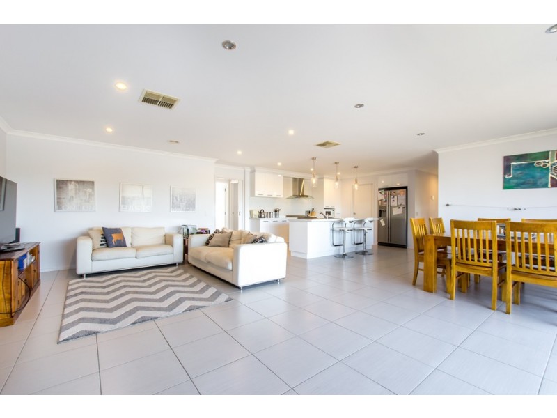 4 Chevington Close, Golden Square VIC 3555