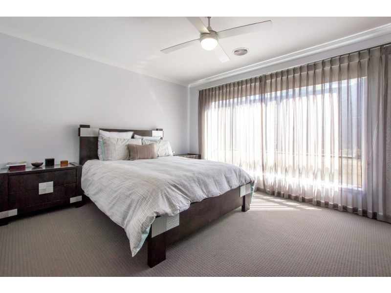 4 Chevington Close, Golden Square VIC 3555