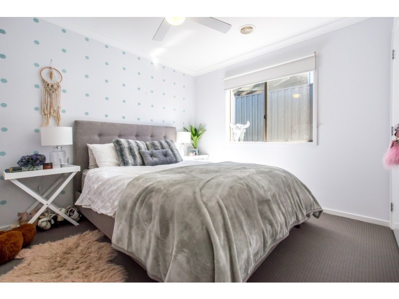 4 Chevington Close, Golden Square VIC 3555