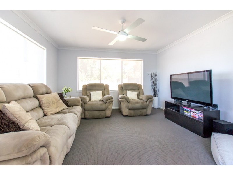 4 Chevington Close, Golden Square VIC 3555