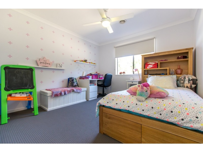 4 Chevington Close, Golden Square VIC 3555